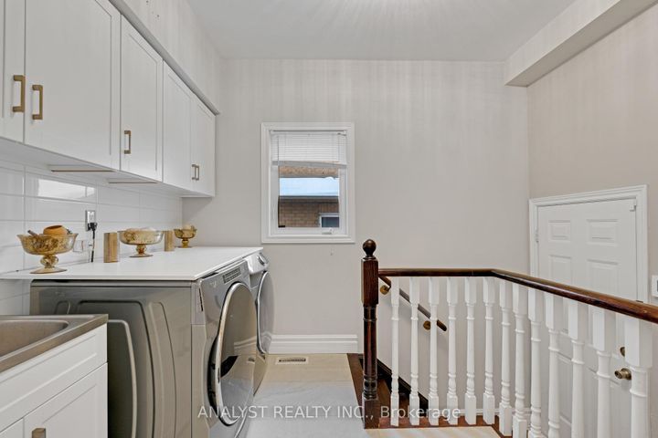 Photo 19 at 43 Carstad Crescent, Islington Woods, Vaughan