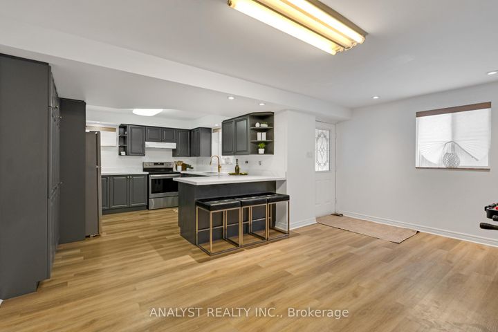 Photo 35 at 43 Carstad Crescent, Islington Woods, Vaughan