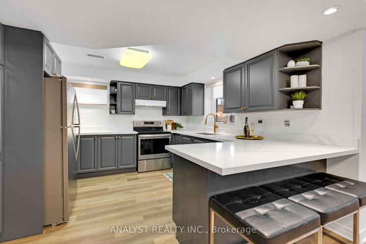 Photo 36 at 43 Carstad Crescent, Islington Woods, Vaughan