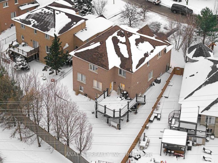 Photo 46 at 43 Carstad Crescent, Islington Woods, Vaughan