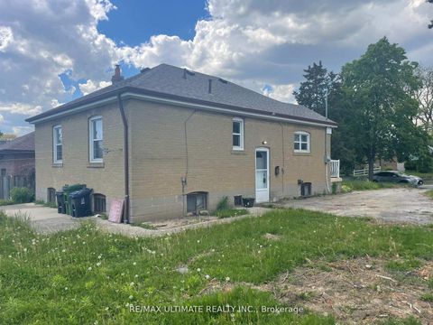 Photo 4 at 11 Flamingo Crescent, Amesbury, Toronto