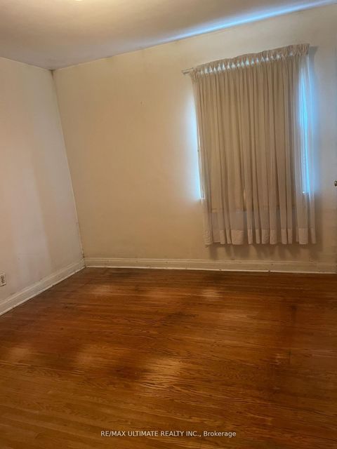 Photo 9 at 11 Flamingo Crescent, Amesbury, Toronto