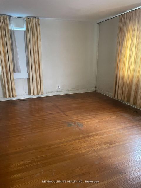 Photo 10 at 11 Flamingo Crescent, Amesbury, Toronto