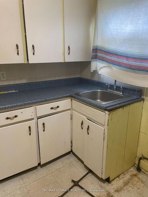 Photo 13 at 11 Flamingo Crescent, Amesbury, Toronto