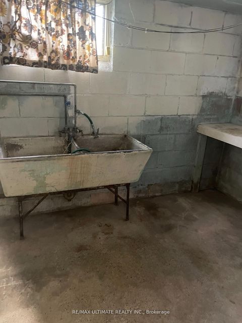 Photo 16 at 11 Flamingo Crescent, Amesbury, Toronto