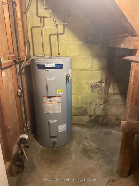 Photo 18 at 11 Flamingo Crescent, Amesbury, Toronto