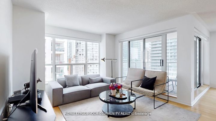 Photo 7 at 1609 - 909 Bay Street, Bay Street Corridor, Toronto