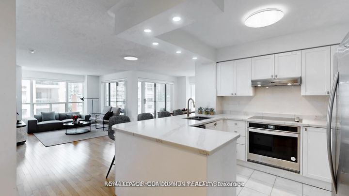 Photo 18 at 1609 - 909 Bay Street, Bay Street Corridor, Toronto