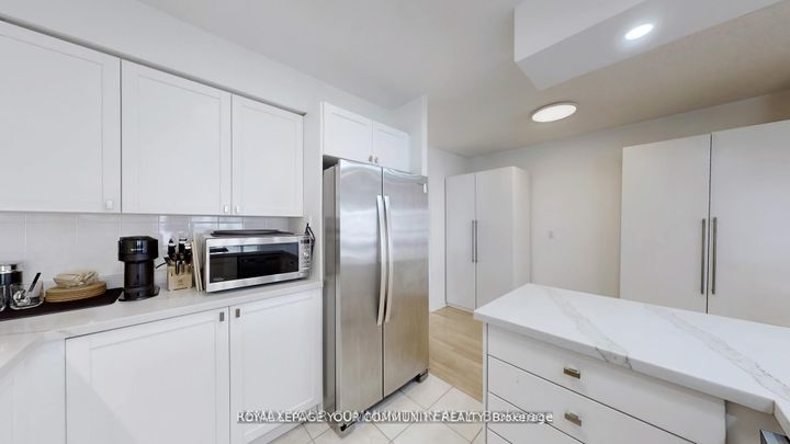 Photo 21 at 1609 - 909 Bay Street, Bay Street Corridor, Toronto