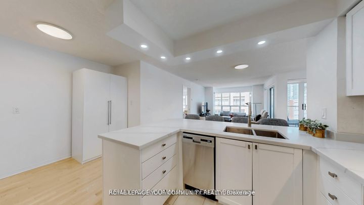 Photo 23 at 1609 - 909 Bay Street, Bay Street Corridor, Toronto