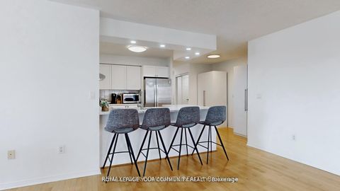 Photo 16 at 1609 - 909 Bay Street, Bay Street Corridor, Toronto