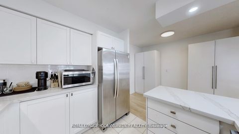 Photo 21 at 1609 - 909 Bay Street, Bay Street Corridor, Toronto