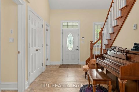 Photo 9 at 22 Blue Heron Drive, Virginia, Georgina