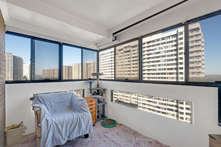 Photo 8 at 912 - 50 Elm Drive E, Mississauga Valleys, Mississauga