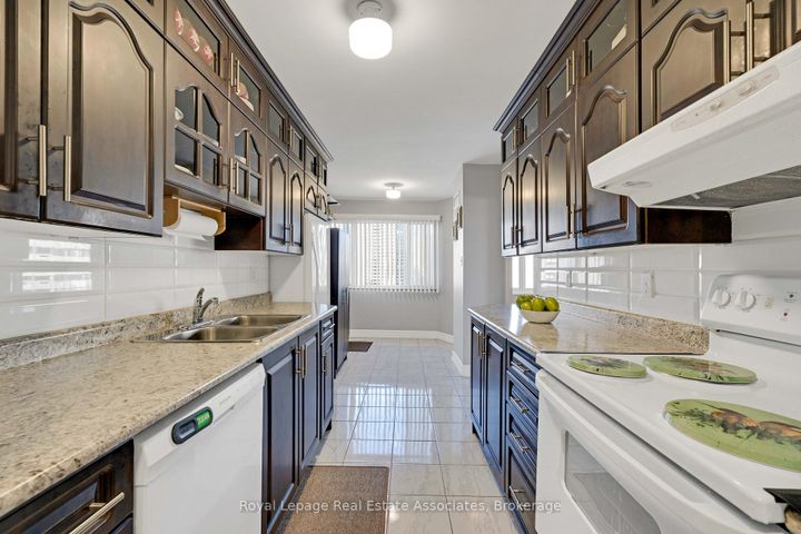 Photo 9 at 912 - 50 Elm Drive E, Mississauga Valleys, Mississauga