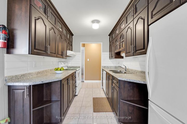 Photo 10 at 912 - 50 Elm Drive E, Mississauga Valleys, Mississauga