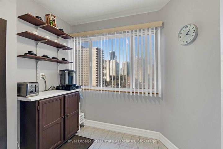 Photo 11 at 912 - 50 Elm Drive E, Mississauga Valleys, Mississauga