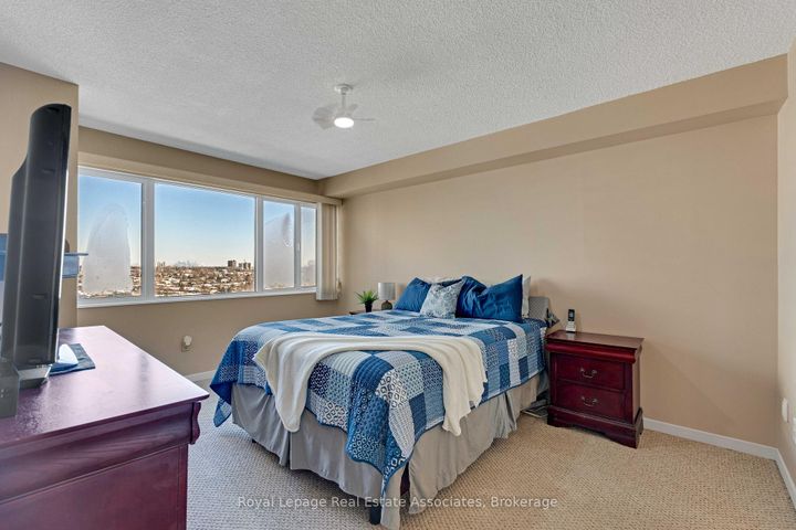 Photo 13 at 912 - 50 Elm Drive E, Mississauga Valleys, Mississauga