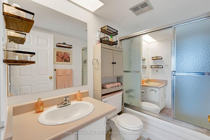 Photo 16 at 912 - 50 Elm Drive E, Mississauga Valleys, Mississauga