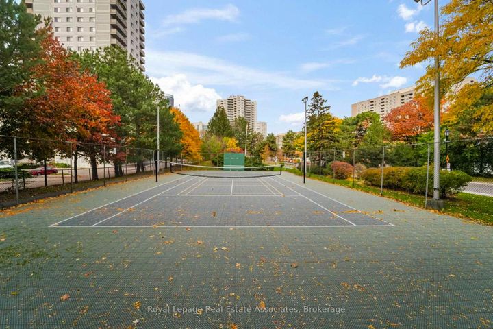 Photo 25 at 912 - 50 Elm Drive E, Mississauga Valleys, Mississauga