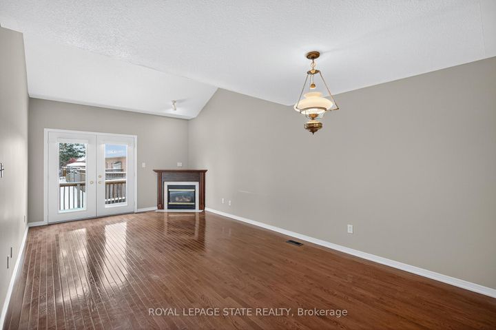 Photo 11 at 9 Manitoulin Trail, Twenty Place, Hamilton