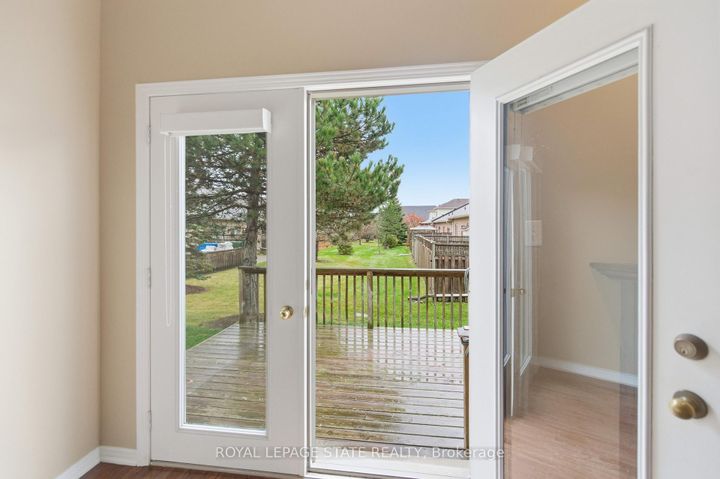 Photo 13 at 9 Manitoulin Trail, Twenty Place, Hamilton