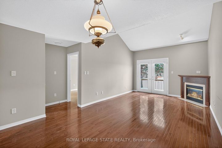 Photo 14 at 9 Manitoulin Trail, Twenty Place, Hamilton