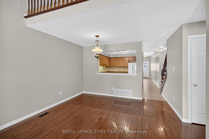 Photo 16 at 9 Manitoulin Trail, Twenty Place, Hamilton