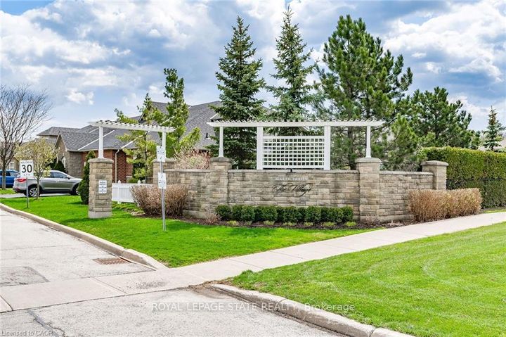 Photo 34 at 9 Manitoulin Trail, Twenty Place, Hamilton