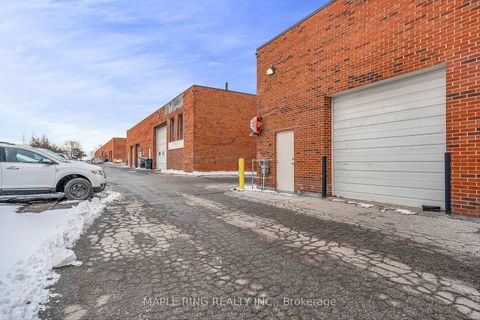 Photo 2 at 31 - 2899 Steeles Avenue W, York University Heights, Toronto
