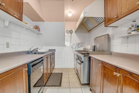 Photo 10 at 31 - 2899 Steeles Avenue W, York University Heights, Toronto