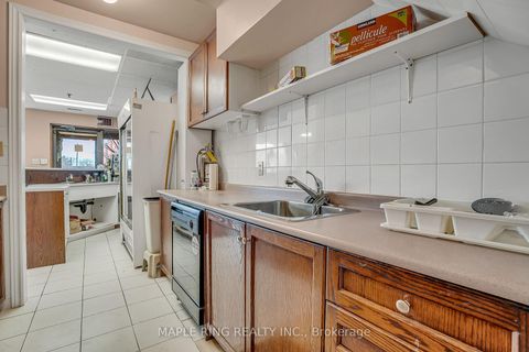 Photo 11 at 31 - 2899 Steeles Avenue W, York University Heights, Toronto