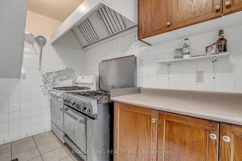 Photo 12 at 31 - 2899 Steeles Avenue W, York University Heights, Toronto