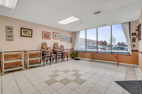 Photo 13 at 31 - 2899 Steeles Avenue W, York University Heights, Toronto