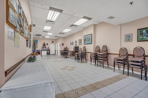 Photo 14 at 31 - 2899 Steeles Avenue W, York University Heights, Toronto