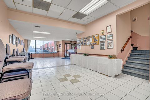 Photo 15 at 31 - 2899 Steeles Avenue W, York University Heights, Toronto