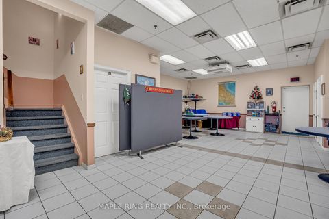 Photo 16 at 31 - 2899 Steeles Avenue W, York University Heights, Toronto