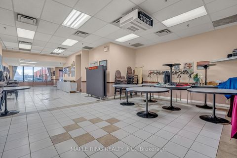 Photo 18 at 31 - 2899 Steeles Avenue W, York University Heights, Toronto