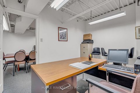 Photo 29 at 31 - 2899 Steeles Avenue W, York University Heights, Toronto