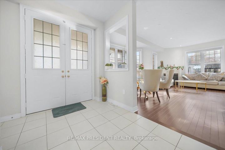 Photo 5 at 3 DALE MEADOWS Road, Bram West, Brampton