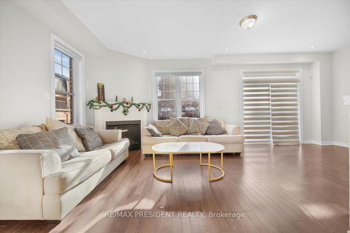 Photo 8 at 3 DALE MEADOWS Road, Bram West, Brampton