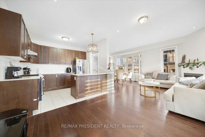 Photo 10 at 3 DALE MEADOWS Road, Bram West, Brampton