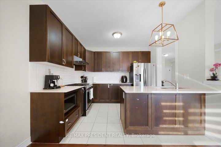 Photo 13 at 3 DALE MEADOWS Road, Bram West, Brampton