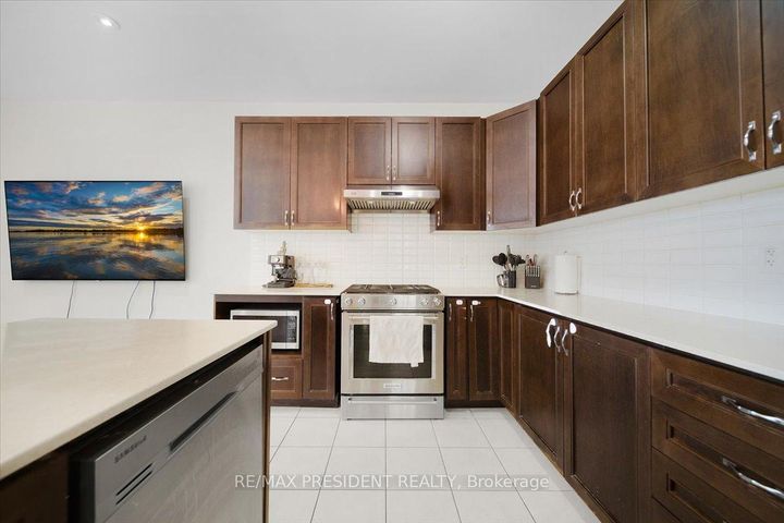 Photo 15 at 3 DALE MEADOWS Road, Bram West, Brampton