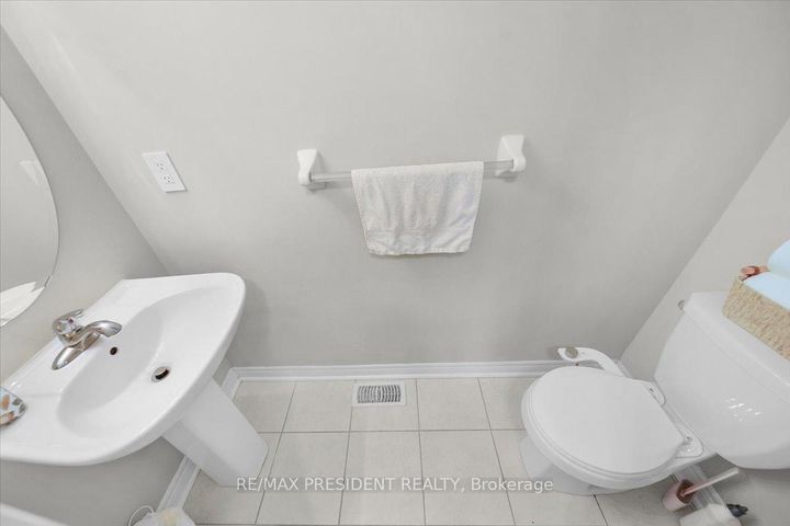 Photo 16 at 3 DALE MEADOWS Road, Bram West, Brampton