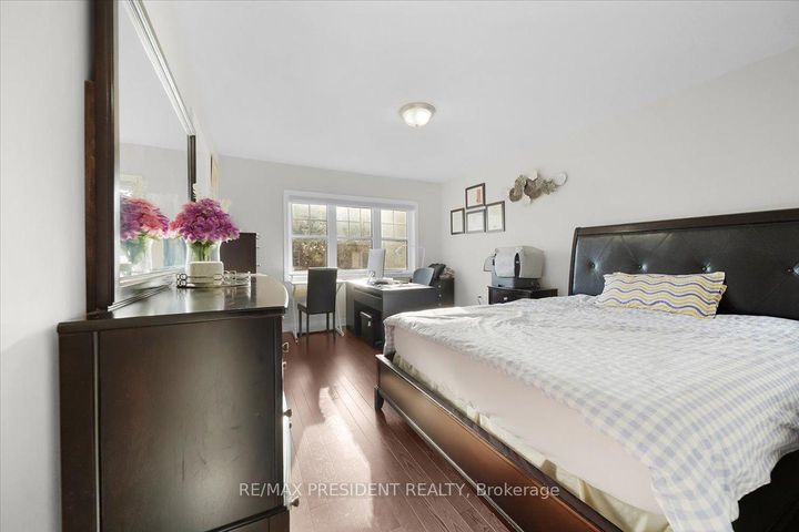 Photo 19 at 3 DALE MEADOWS Road, Bram West, Brampton