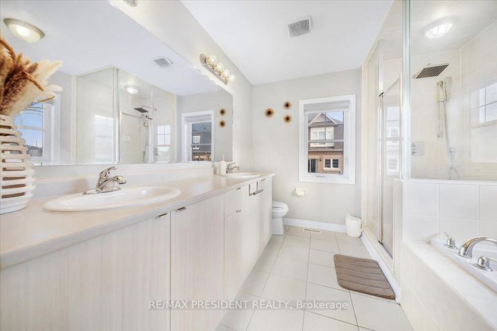 Photo 21 at 3 DALE MEADOWS Road, Bram West, Brampton