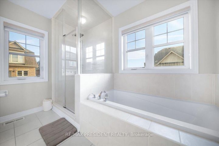 Photo 22 at 3 DALE MEADOWS Road, Bram West, Brampton