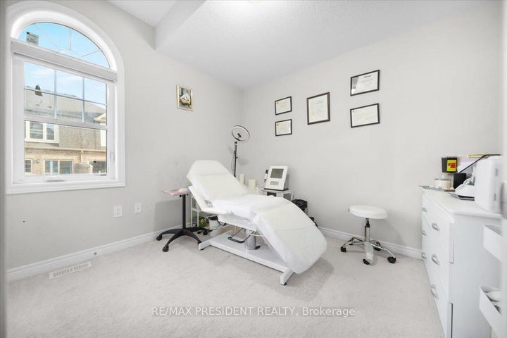 Photo 23 at 3 DALE MEADOWS Road, Bram West, Brampton