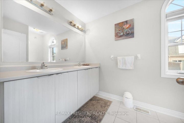 Photo 25 at 3 DALE MEADOWS Road, Bram West, Brampton